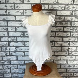 White Body Suit w/ Ruffle eyelet lace straps by Pink Lily, size L NWOT
